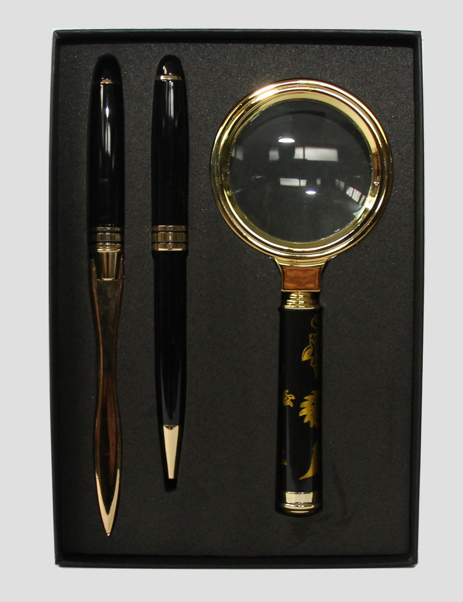 Coupe papier, style et loupe - Challenges